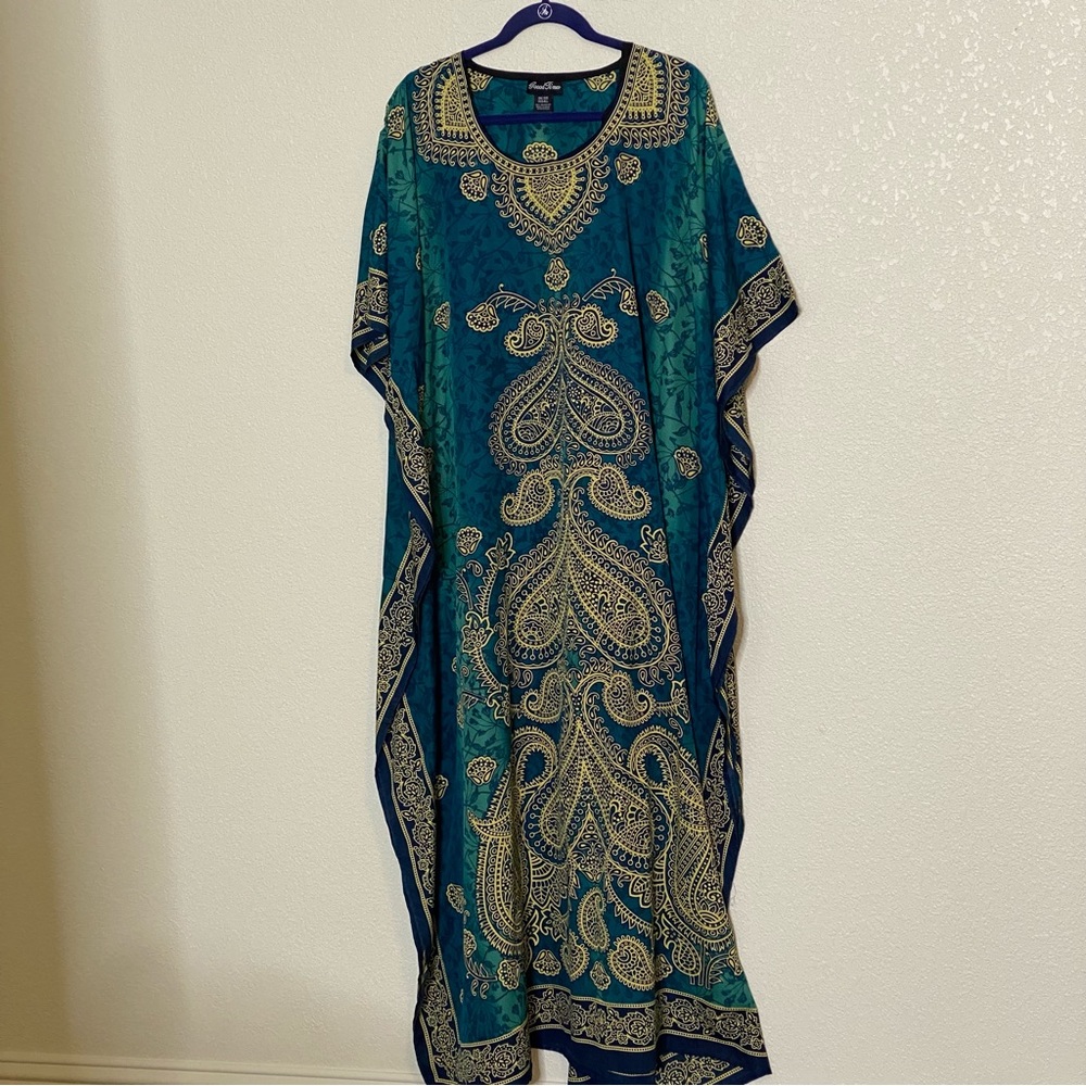 Good Times Green with Gold‎ Paisley  Print Kaftan One size